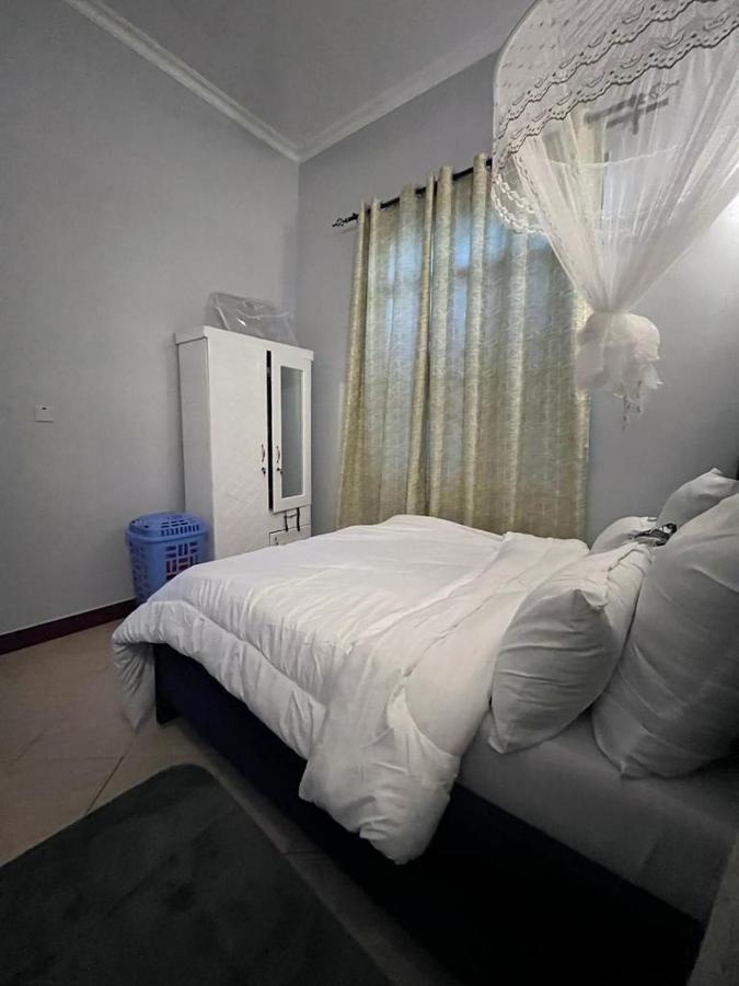 Romantic, Stunning & Authentic Ensuited Master Bedroom * Dar es Salaam