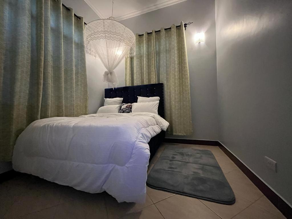 Romantic, Stunning & Authentic Ensuited Master Bedroom Dar es Salaam