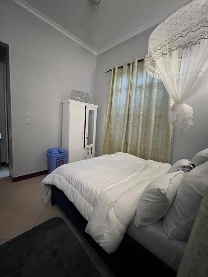 Apartment Romantic, Stunning & Authentic Ensuited Master Bedroom *