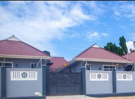 Romantic, Stunning & Authentic Ensuited Master Bedroom * Dar es Salaam