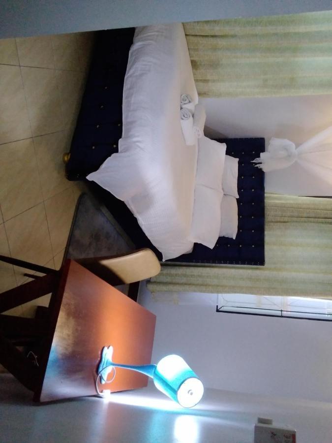 Romantic, Stunning & Authentic Ensuited Master Bedroom Apartment *