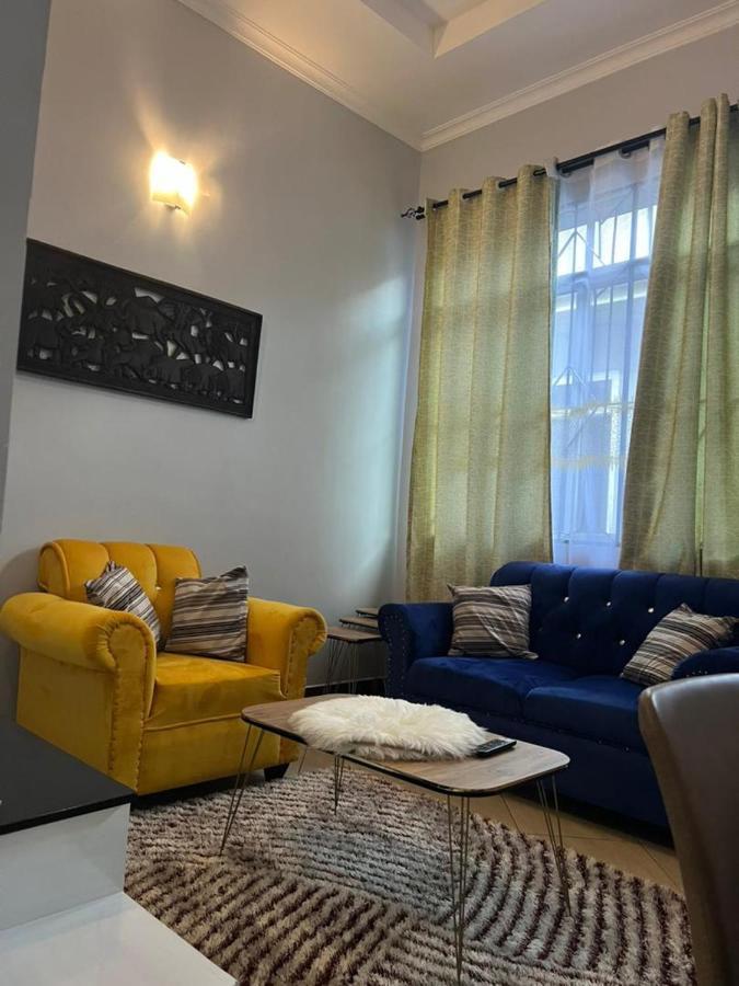 Romantic, Stunning & Authentic Ensuited Master Bedroom Apartment Dar es Salaam