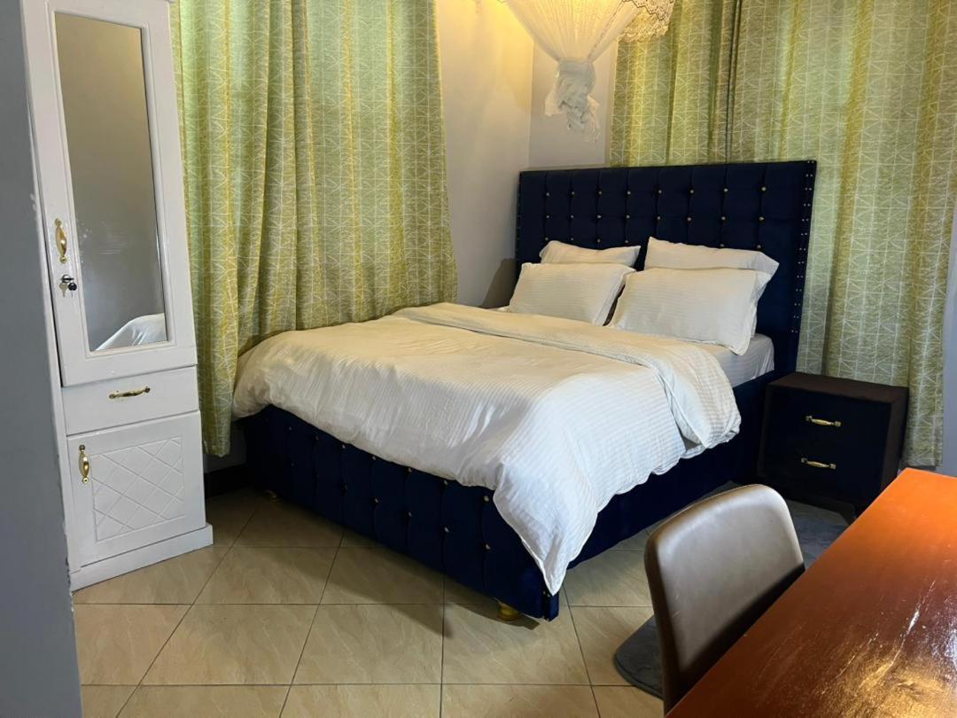 Apartment Romantic, Stunning & Authentic Ensuited Master Bedroom Dar es Salaam