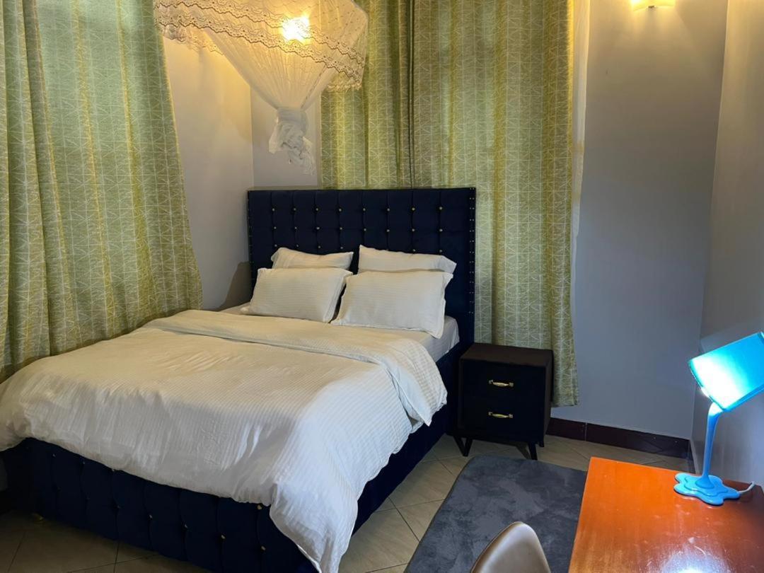 Romantic, Stunning & Authentic Ensuited Master Bedroom Apartment