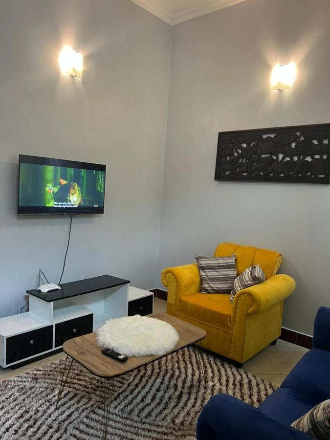 Romantic, Stunning & Authentic Ensuited Master Bedroom Apartment *
