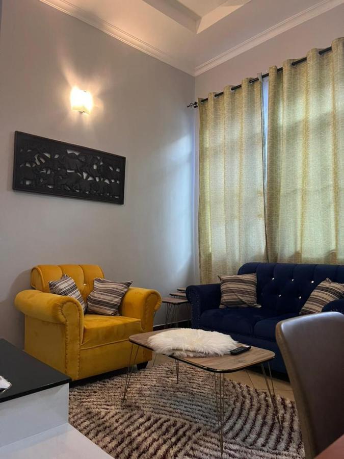 Romantic, Stunning & Authentic Ensuited Master Bedroom Dar es Salaam